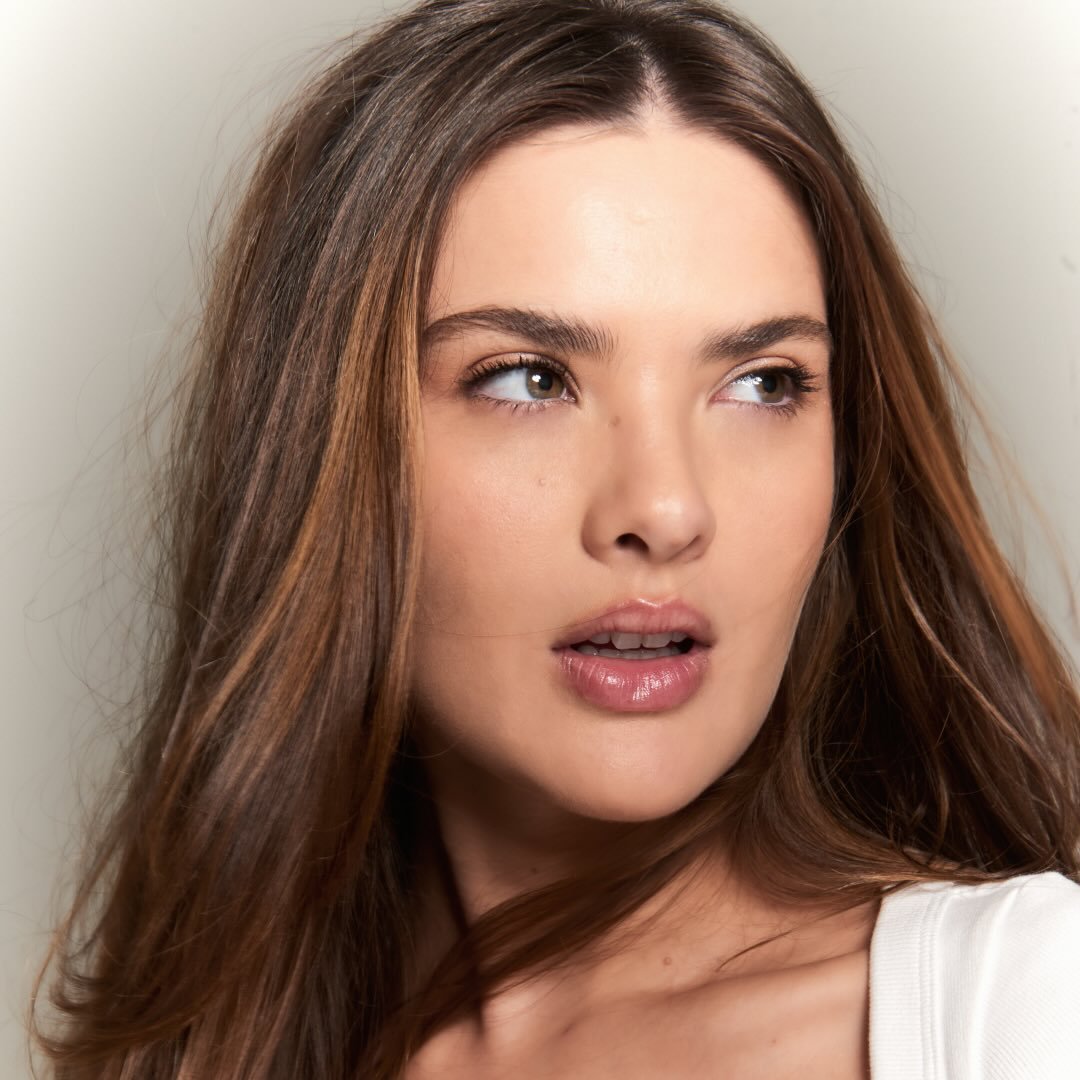 Lívia Inhudes