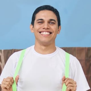Lucas Abraçado
