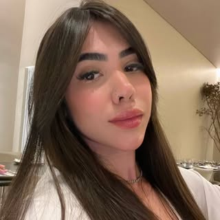 Dra. Júlia Oliveira