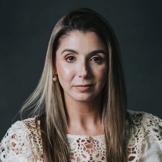 Dra Mariana Dias