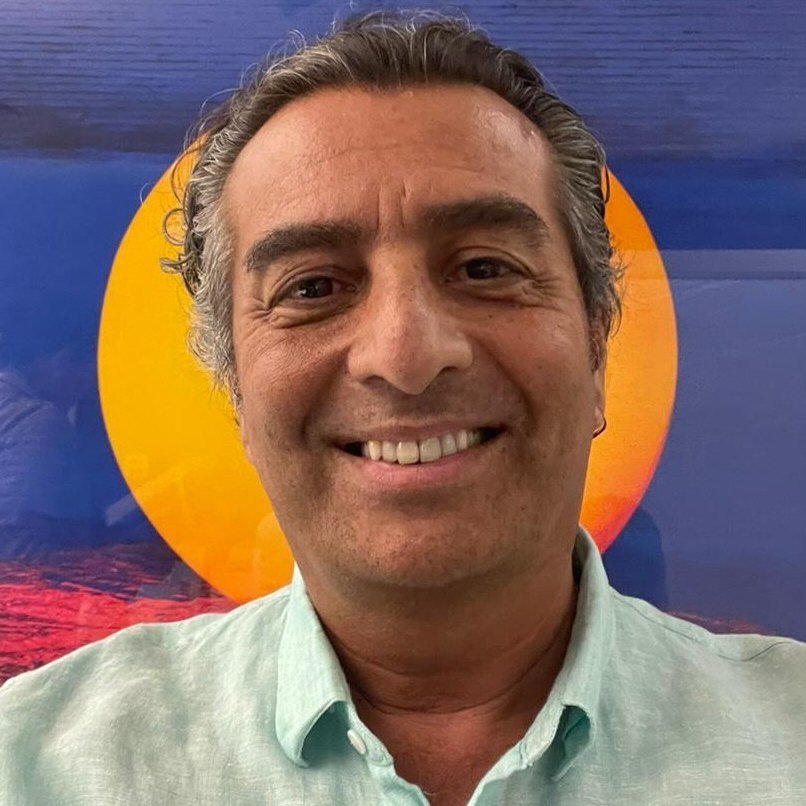 Dr. Roberto Zeballos