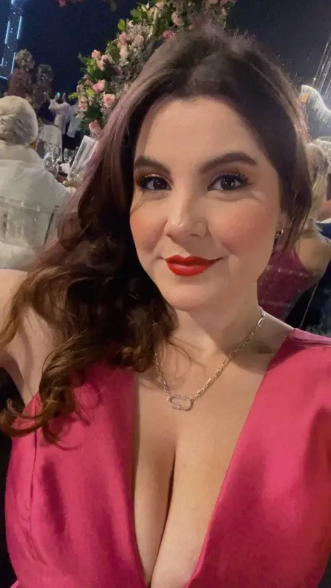 Post de Julia Mevs com BT - Bruna Tavares