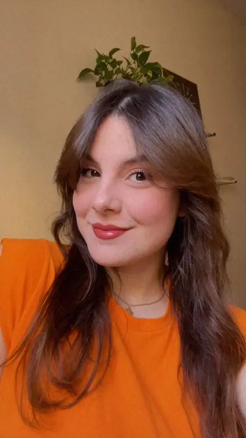 Post de Julia Mevs com Vizzela Cosméticos