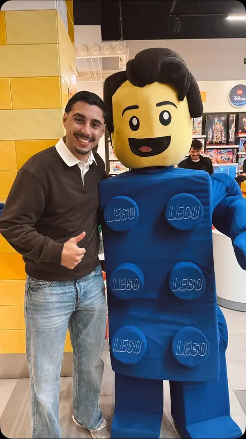 Post de Vinicius Saraiva com LEGO Brasil