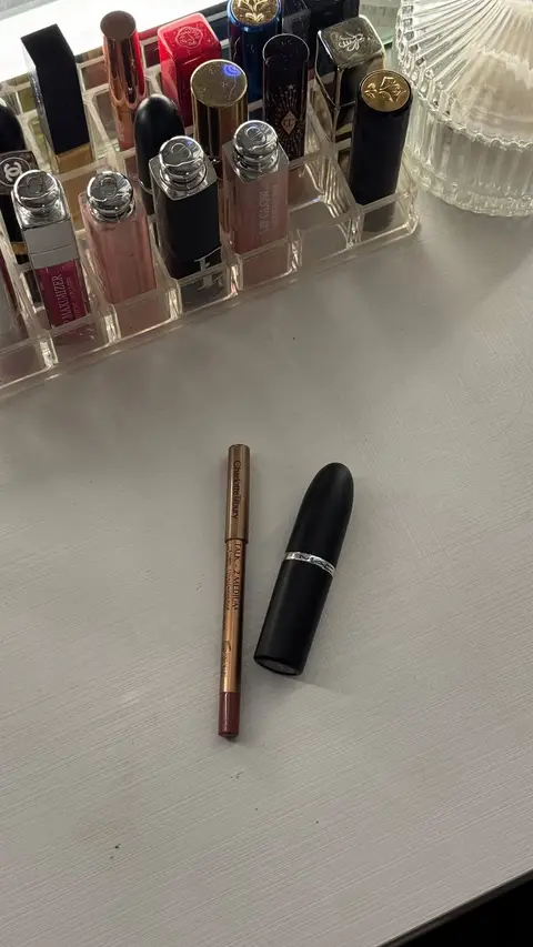 Post de Luiza Villeroy com Charlotte Tilbury BR