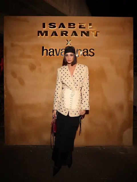 Post de Julia Nolasco com Havaianas