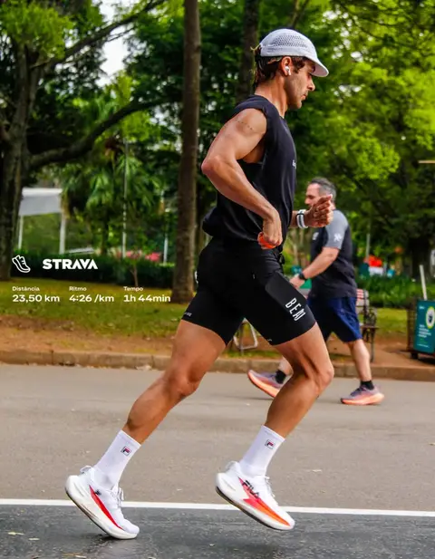 Post de Tulliopurri com Fila Brasil