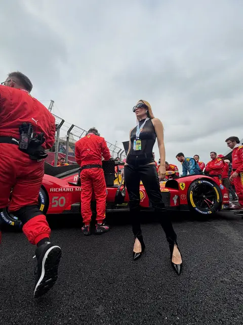 Post de Beatriz Reis Brasil com Prada