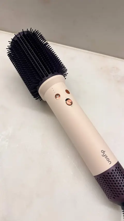 Post de Karina Tostes com Dyson Brasil