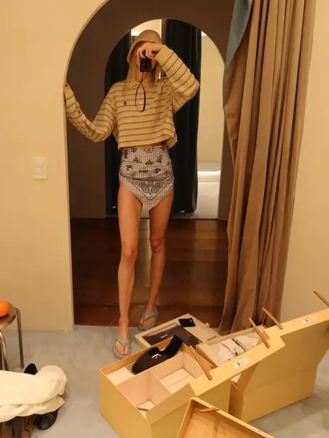 Post de Caroline Trentini com Prada