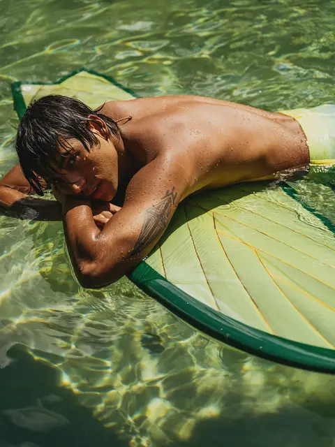 Post de Noah Alef com Farm Rio