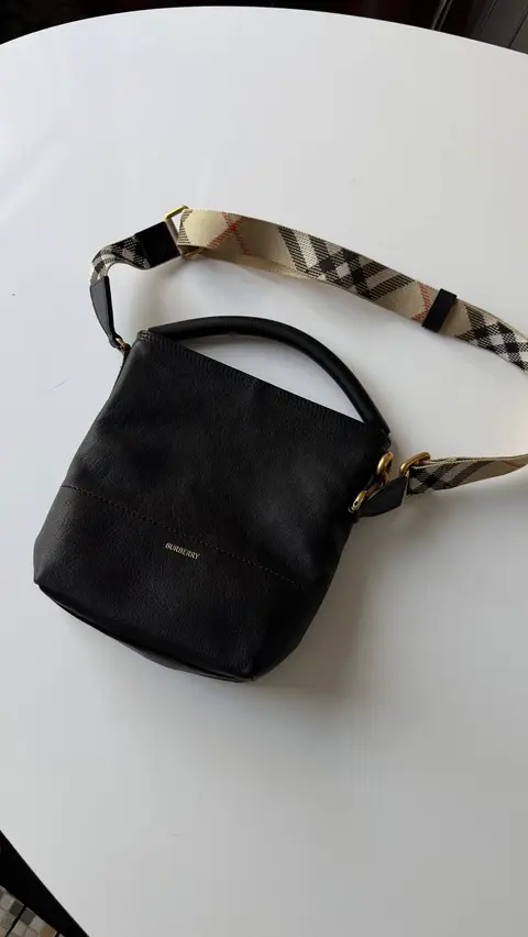 Post de Robertita com Burberry