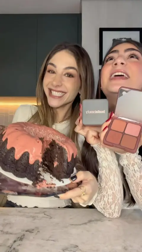 Post de Nayla Saab com Isabela Akkari