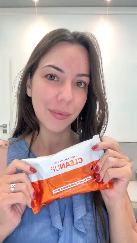 Post de Roberta Oliveira com Mari Maria Makeup